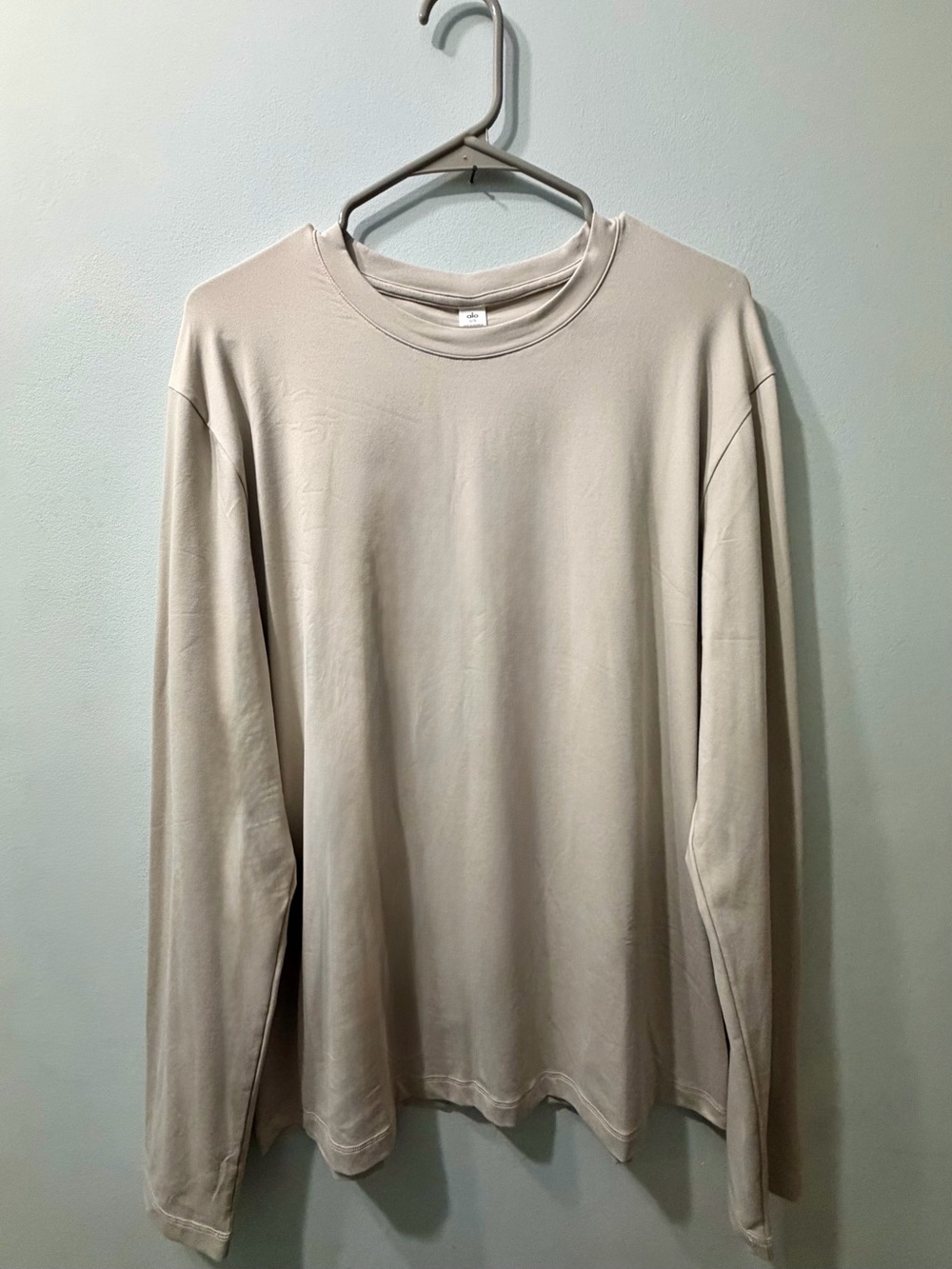 ALO Yoga Men's Long Sleeve Crew Neck Shirt - Light Beige
